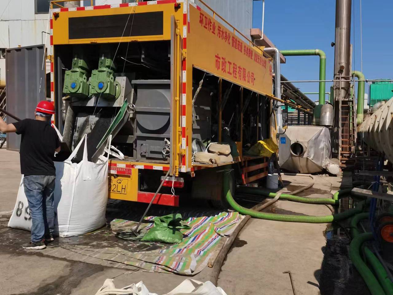 富文镇淤泥压干处理